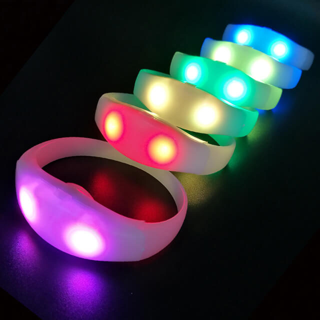 LSRM01 New Creative Promotional Programmable Flash Lighting Radio DMX Remote Control LED Bracelet